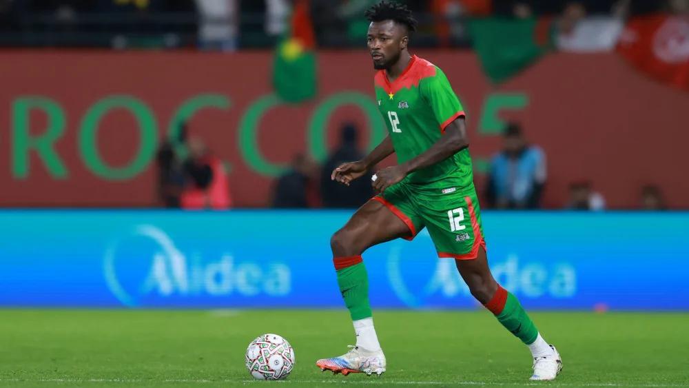 乐鱼官方网站-药厂官方：塔普索巴大腿肌肉存在结构性损伤，预计伤缺2至3周